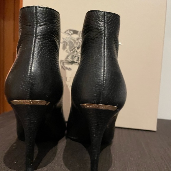 Burberry peep toe ankle bootie, black, good zipper, size 37. - Picture 5 of 8